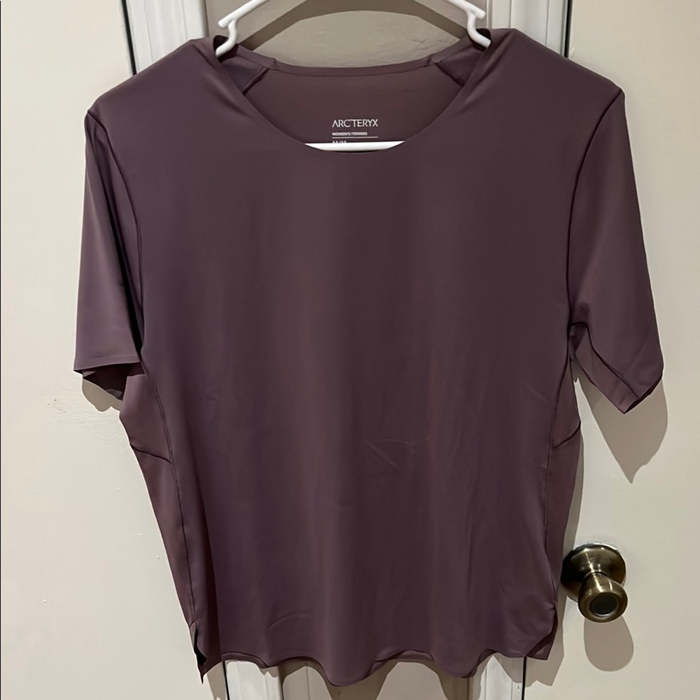Arc'teryx Women's Short Sleeve Tee in Plum